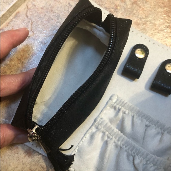 🖤🖤🖤 Shimmering Black Jewelry Roll 🖤🖤🖤 - Picture 5 of 7